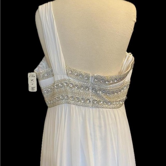 Elegant White Strapless Dress - Picture 7 of 7